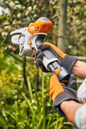 Scie à main à batterie STIHL – GTA 26 (pack batterie + chargeur + rallonge + chaîne + guide de chaîne + multioil BIO + sac de transport) – Gamme AS – Image 7