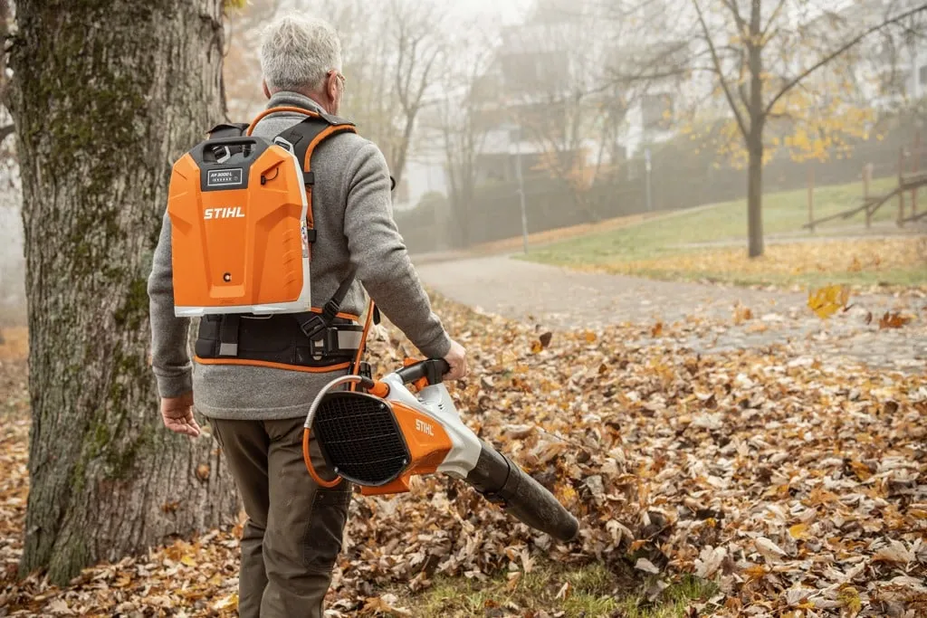 Souffleur à batterie STIHL – BGA 200 (produit avec système d’accrochage à poser sur le harnais, sans batterie) – Gamme AP – Image 4