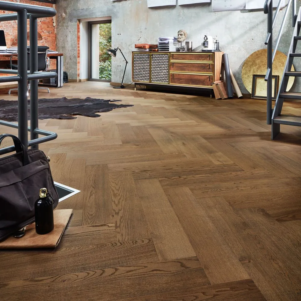 Sol en bois pose à bâtons rompus vernis ultra mat Lindura HS 500 Meister