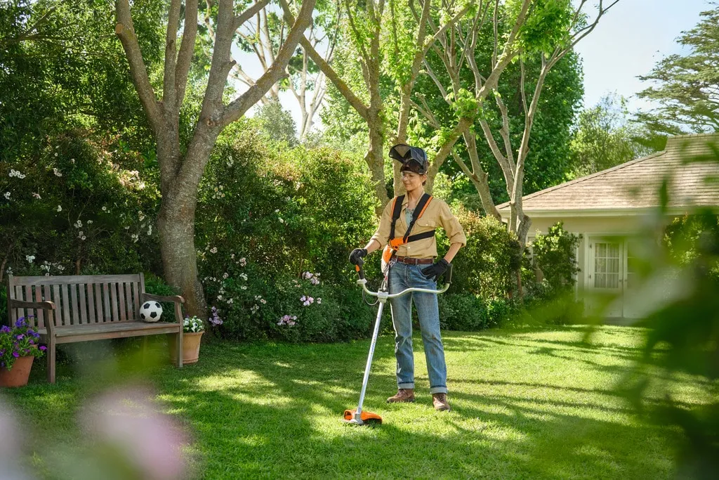 Débroussailleuse STIHL – FSA 80 avec couteau à herbe 230-2 (pack batterie AK 30 + chargeur AL 101) – Gamme AK – Image 4