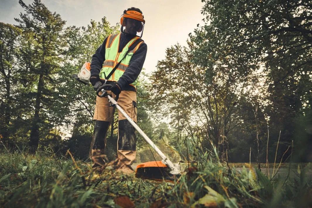 CombiSystème à batterie STIHL – KMA 200 R (avec outil FSS-KM) – Gamme AP – Image 3